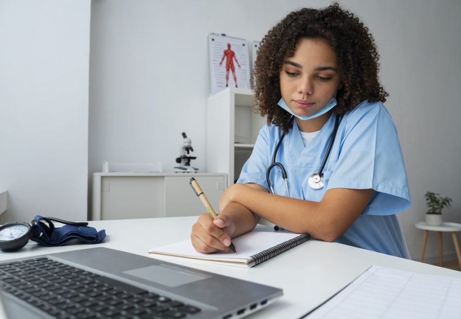 female-nurse-working-clinic
